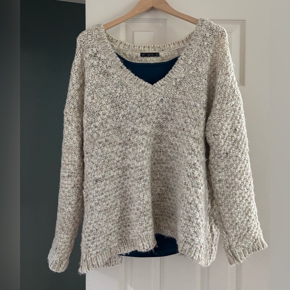 Zara Cream V-Neck Sweater - Picture 16 of 16